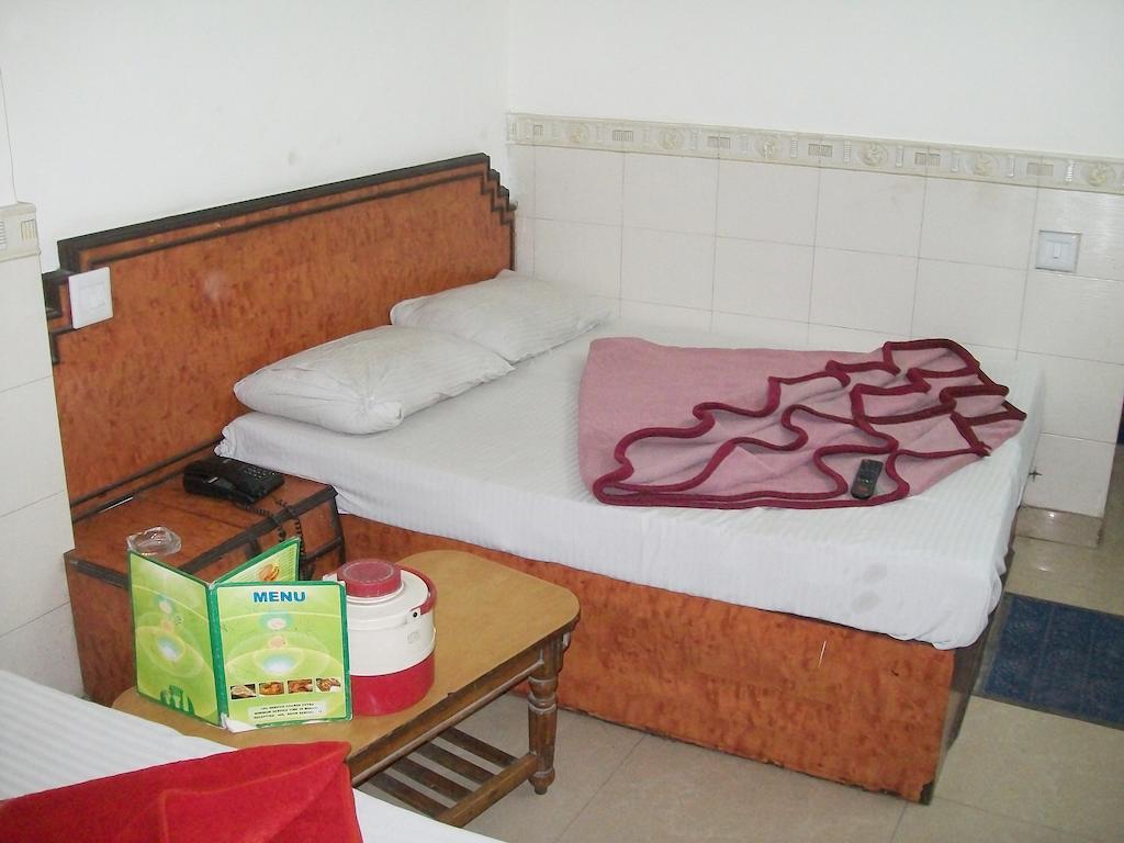 דלהי Hotel Milan Continental מראה חיצוני תמונה