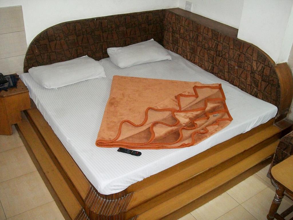 דלהי Hotel Milan Continental חדר תמונה
